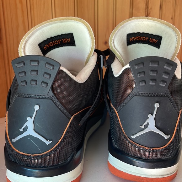 🔥DEAL🔥 Air Jordan Sneakers in Black and Orange - Picture 7 of 8